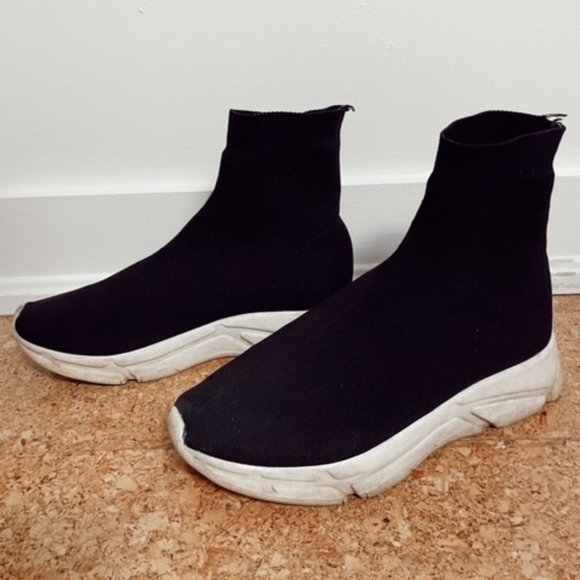 STEVE MADDEN SOCK SHOES - Picture 2 of 8